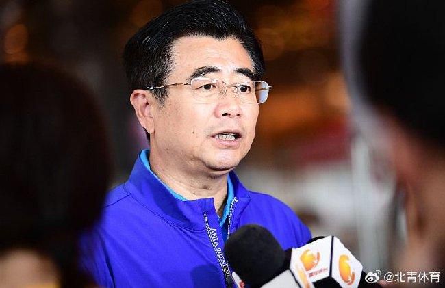 单身汉和隔壁新婚妻子