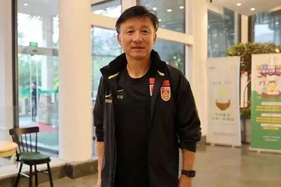 被主人穿丝袜憋尿然后堵尿