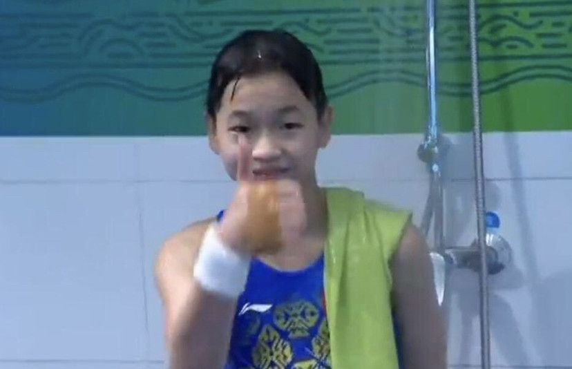 胸大美女露胸